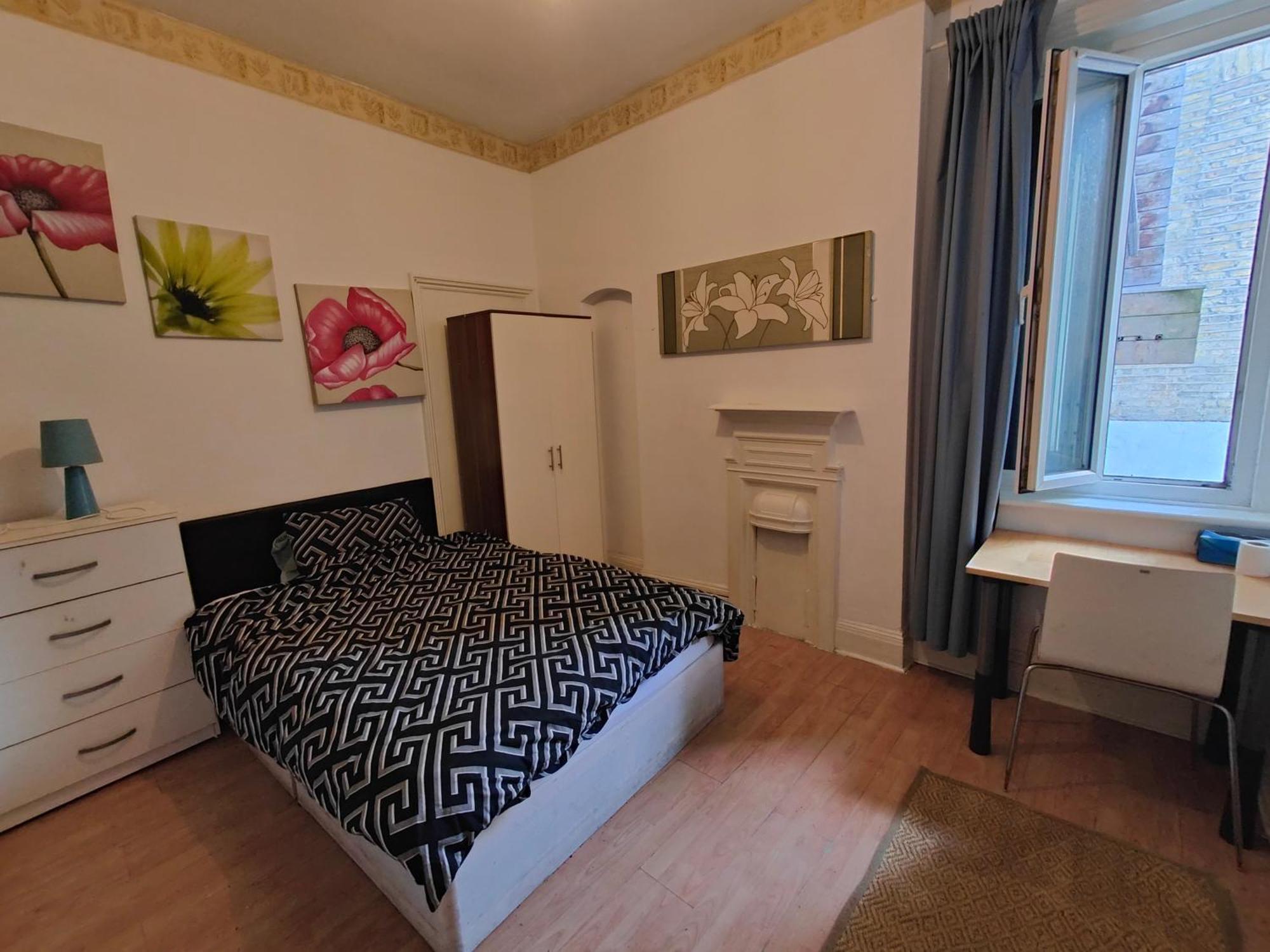 Large House In London's Trendiest Area Homestay