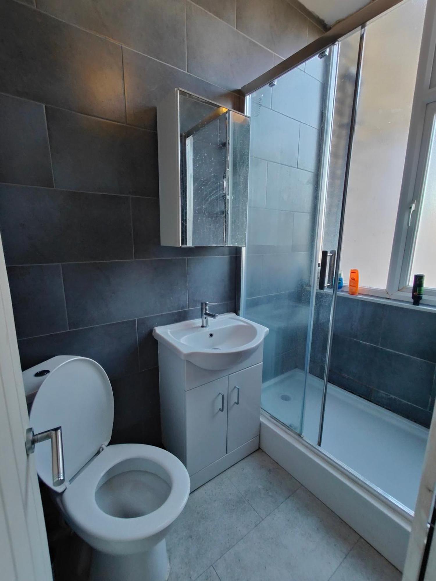 Homestay Large House In London's Trendiest Area *
