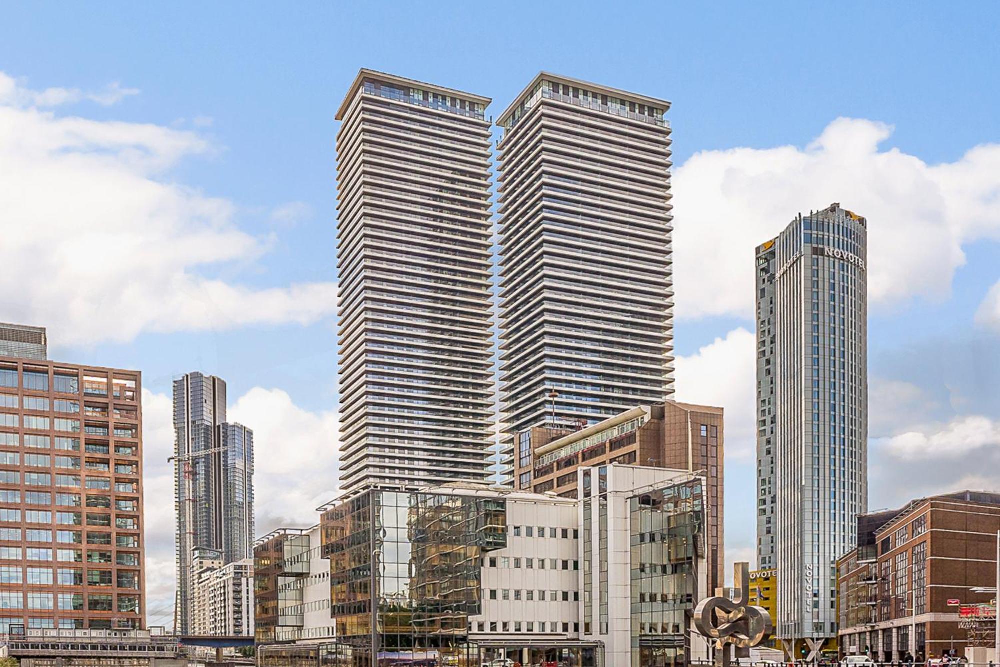 Canary Wharf Skyline Suits Londen