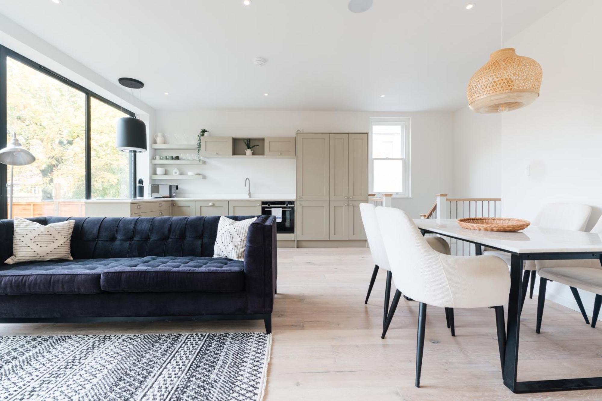 Modern & Bright Luxury In Honor Oak London