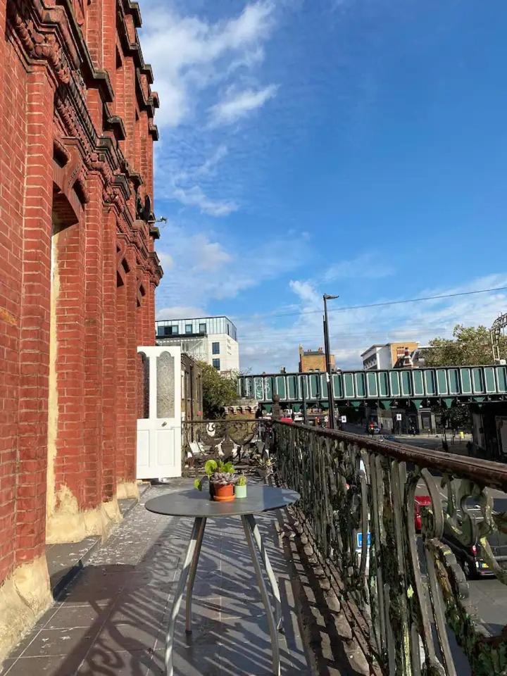 Large House In London's Trendiest Area Homestay *