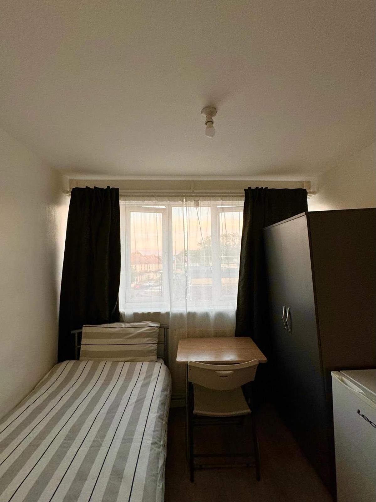 Comfy Private Near Excel * London