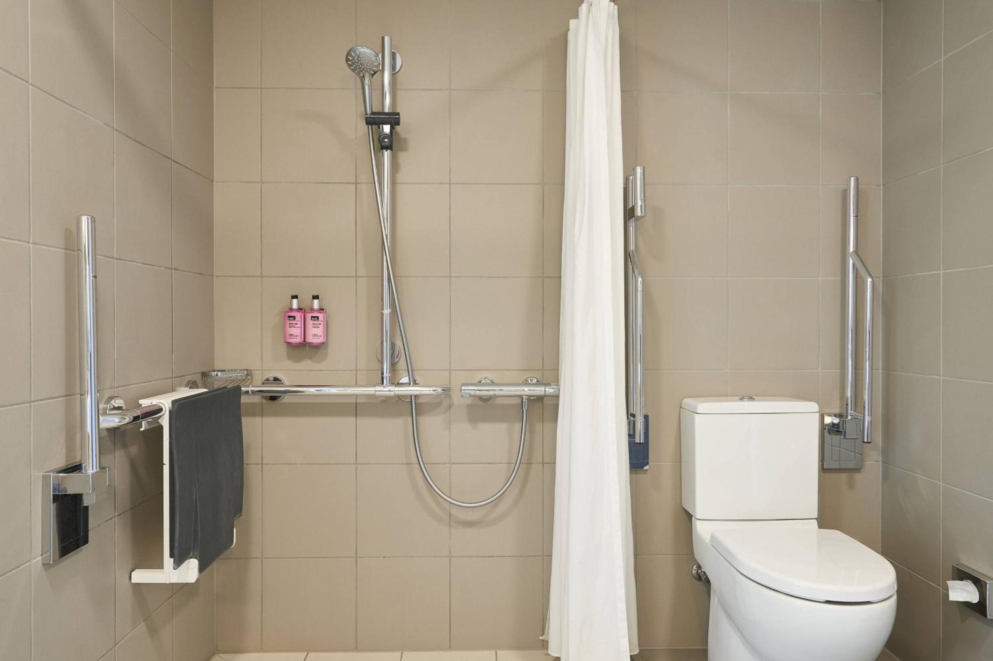 Moxy Stratford Hotel 4*