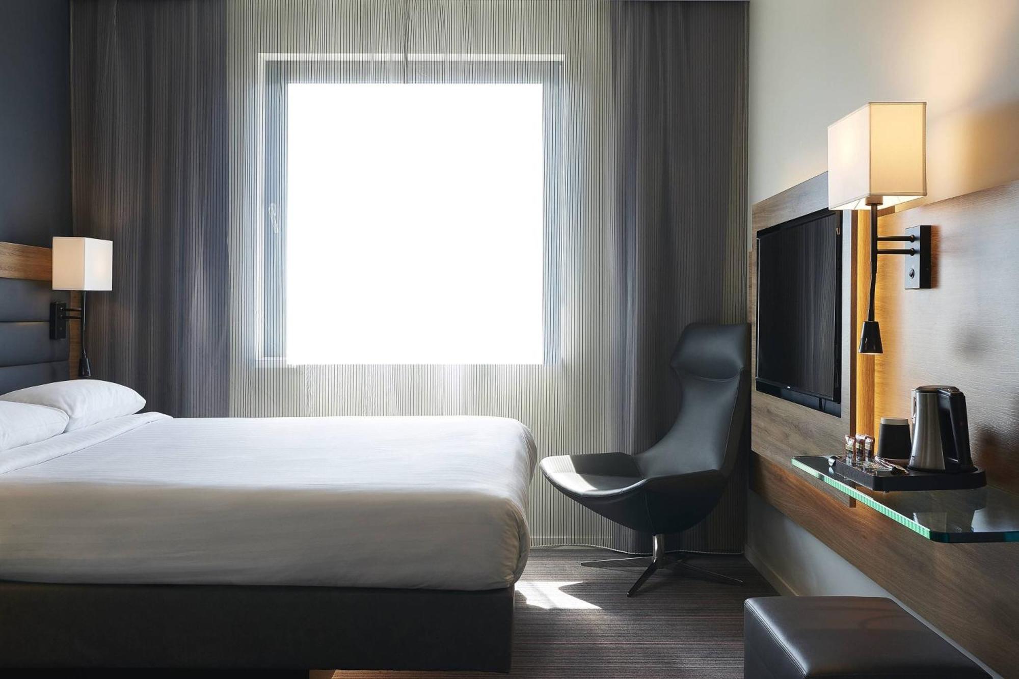 Hotel Moxy Stratford 4*