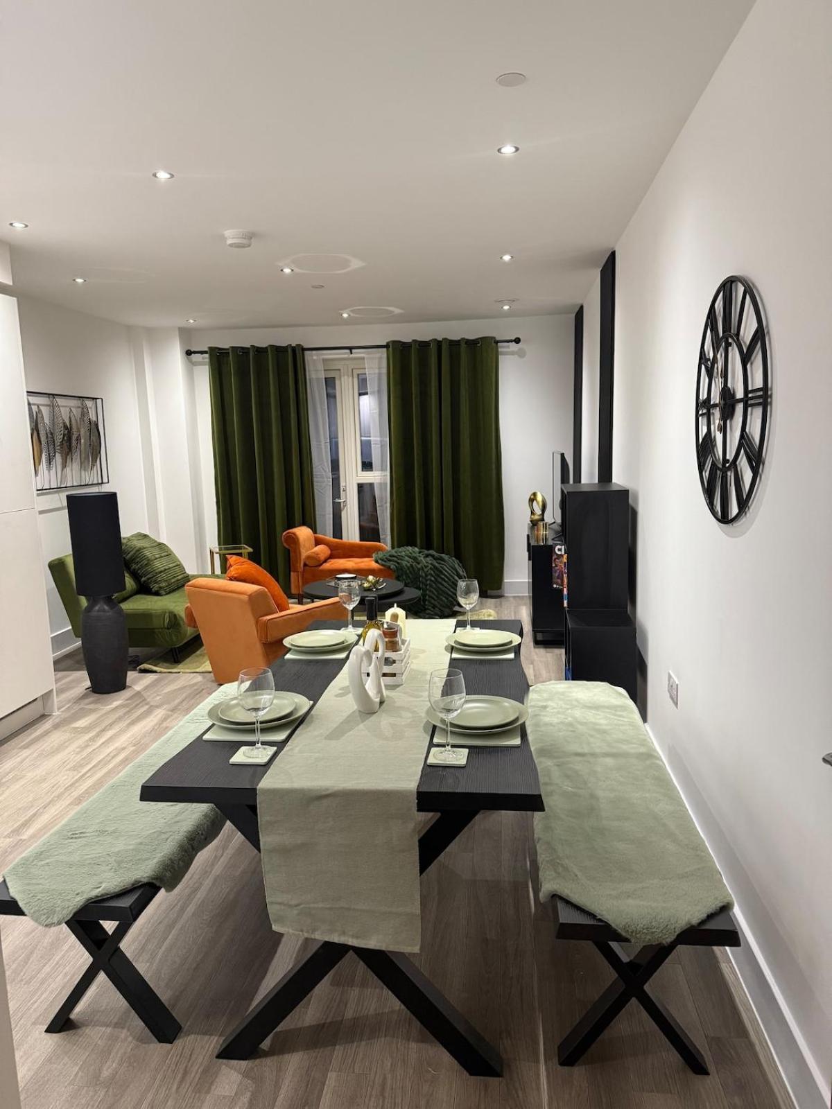 Stunning 2 Bed In Royal Wharf Next To Excel & Airport