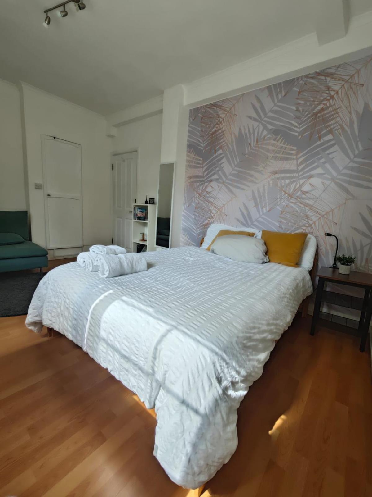 Stunning Large Double Bed Homestay *