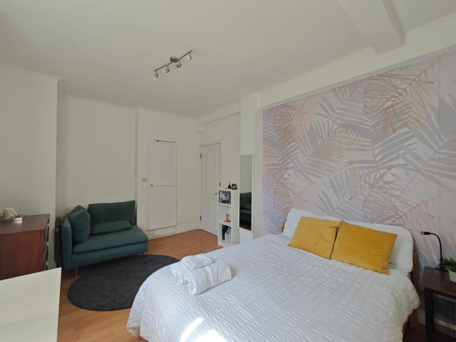 Homestay Stunning Large Double Bed *