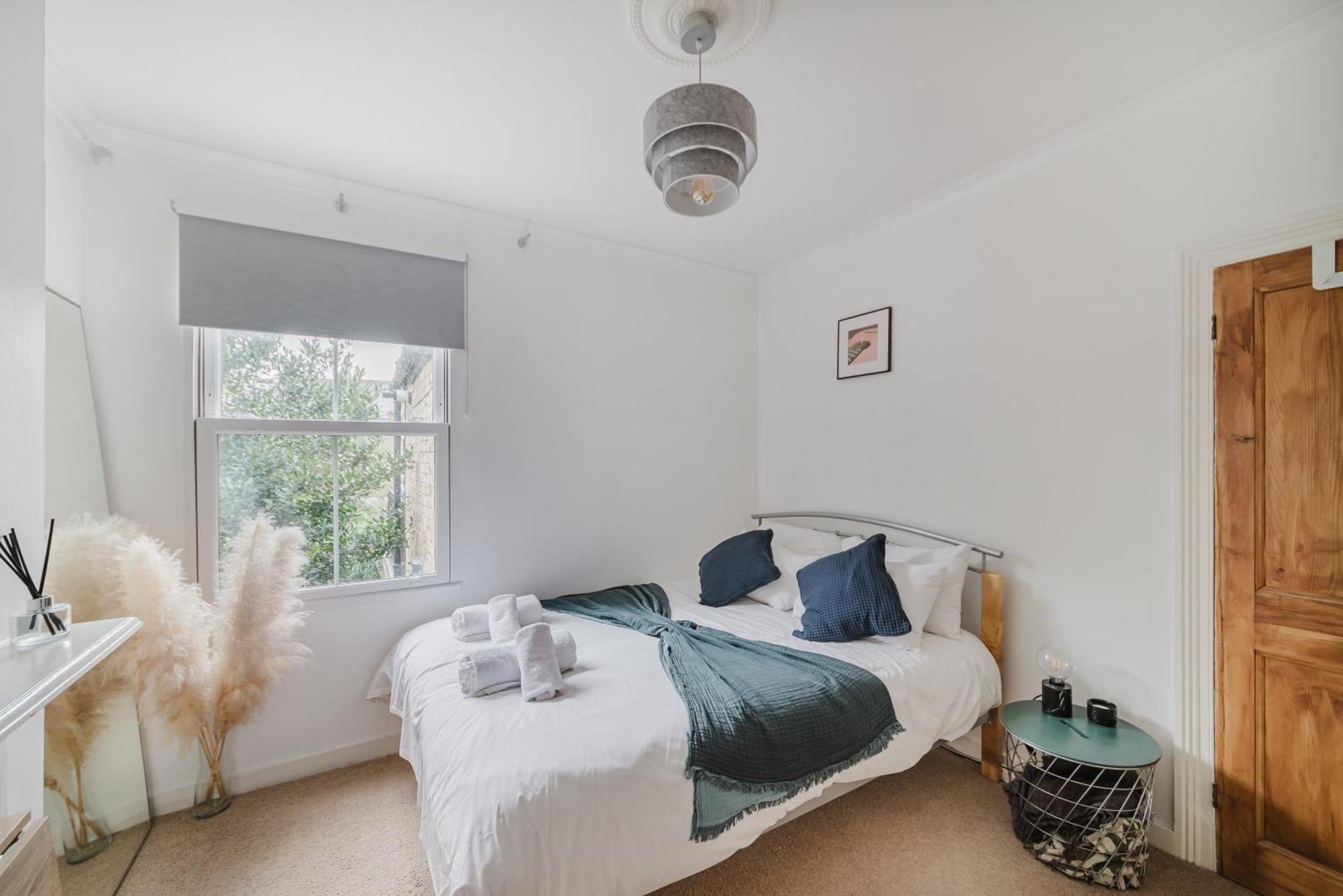 Elephant & Castle 2 Bed Hammock Hangout Apartment