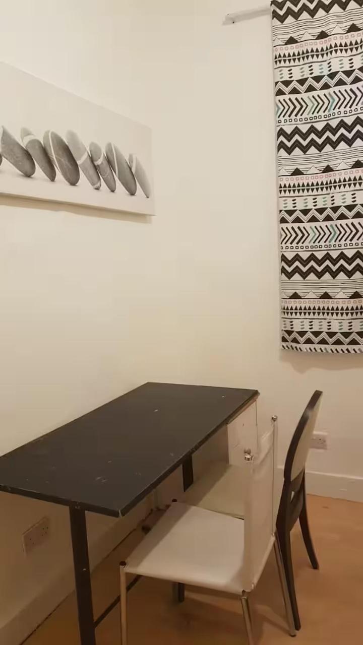 Homestay Large House In London's Trendiest Area *