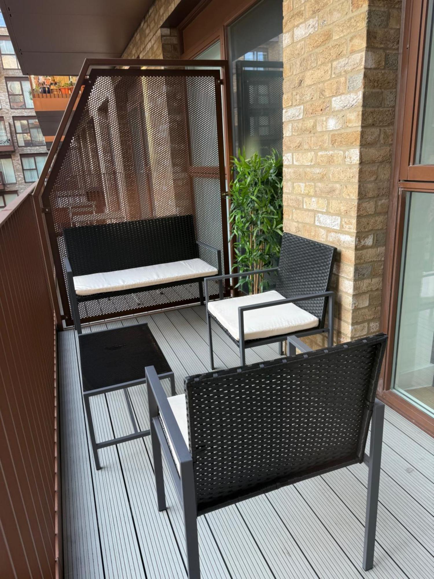 Stunning 2 Bed In Royal Wharf Next To Excel & Airport Apartment London