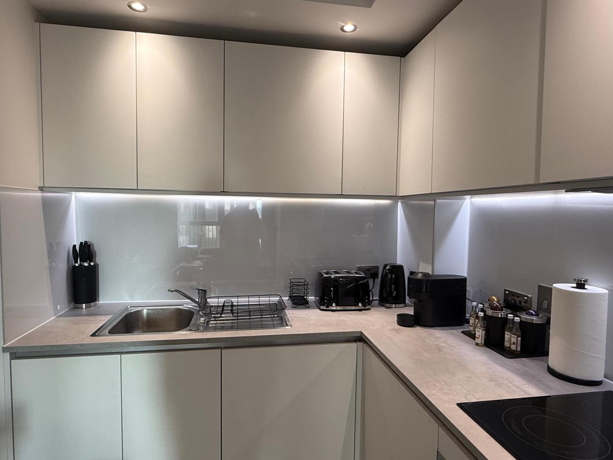 Stunning 2 Bed In Royal Wharf Next To Excel & Airport Apartment *