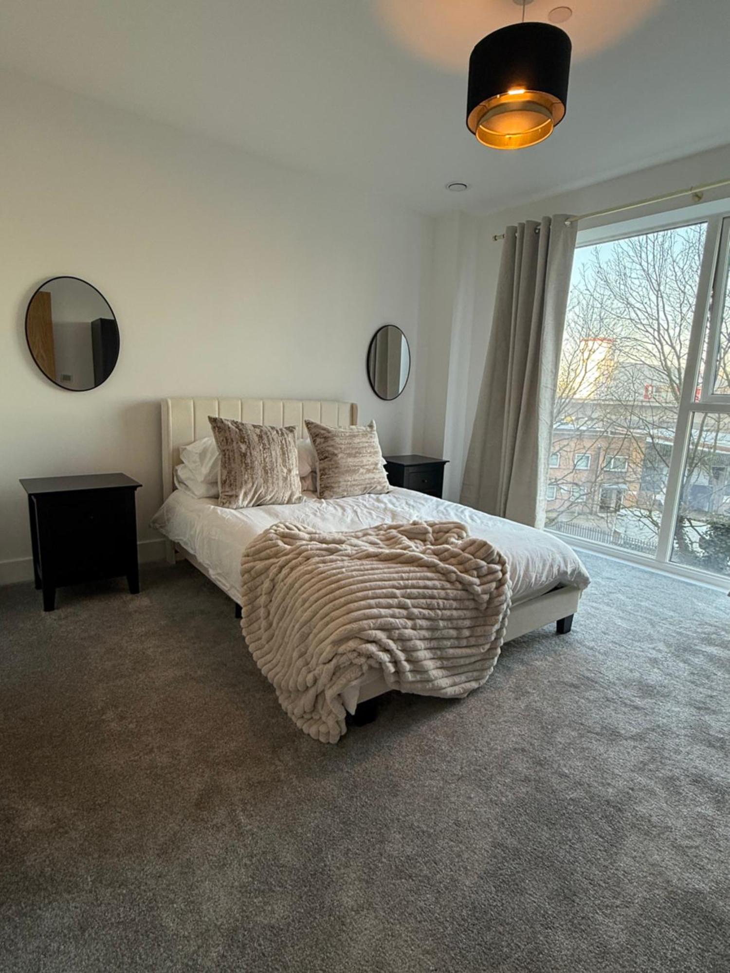 Stunning 2 Bed In Royal Wharf Next To Excel & Airport Apartment London