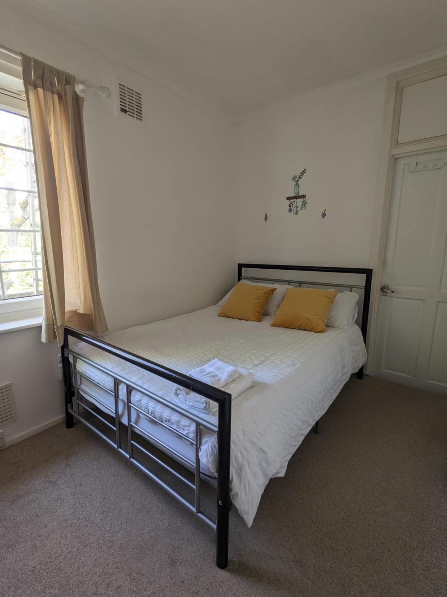 Stunning Large Double Bed * London