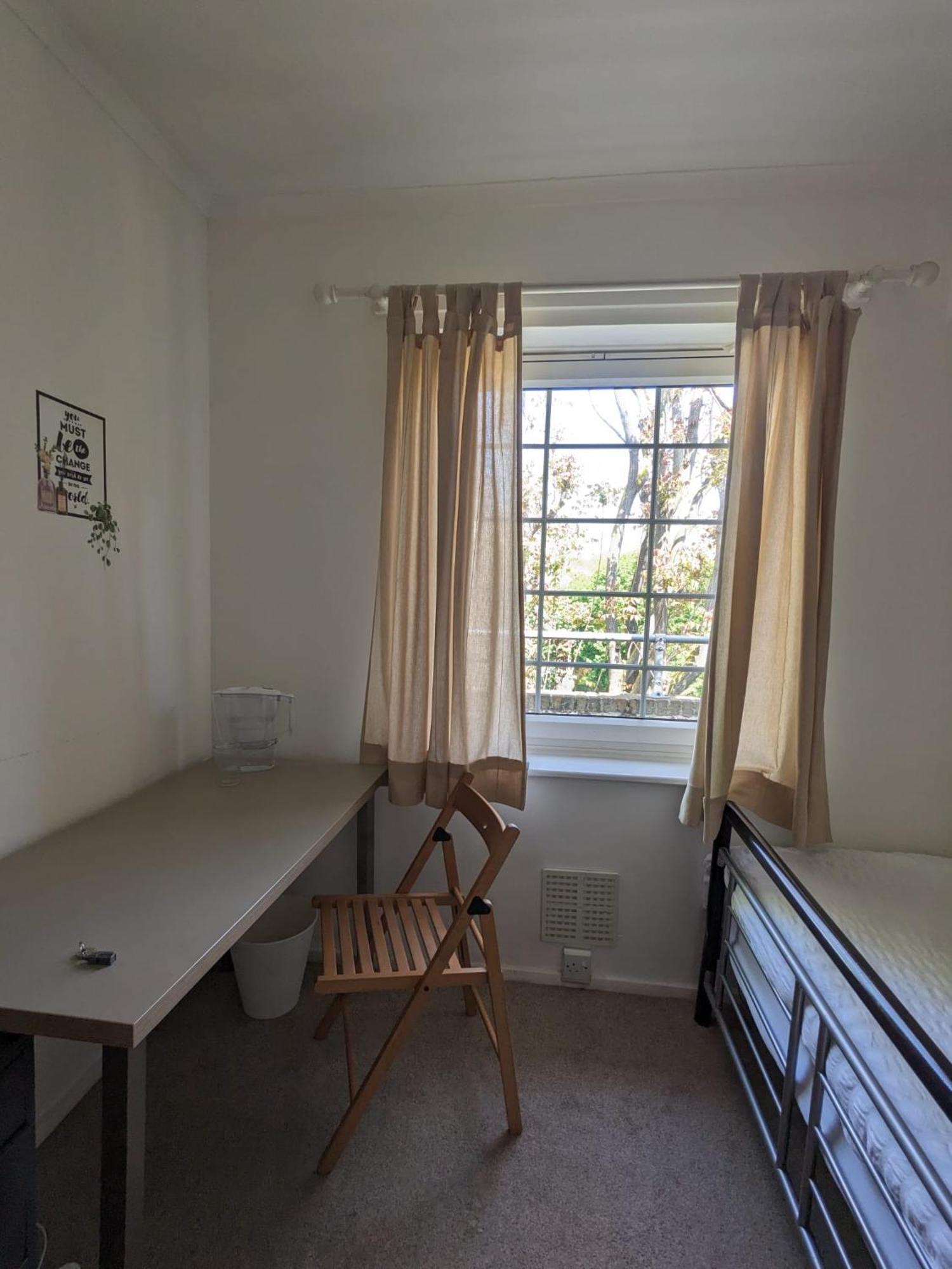 Stunning Large Double Bed * London