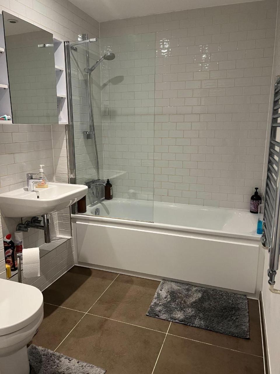 Lovely 1bed Flat 10mins To Canary Wharf & Parking Apartment *