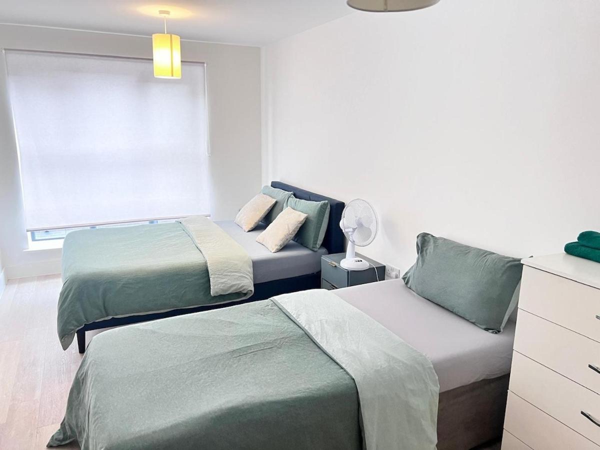 Stratford 2 Bedroom * London