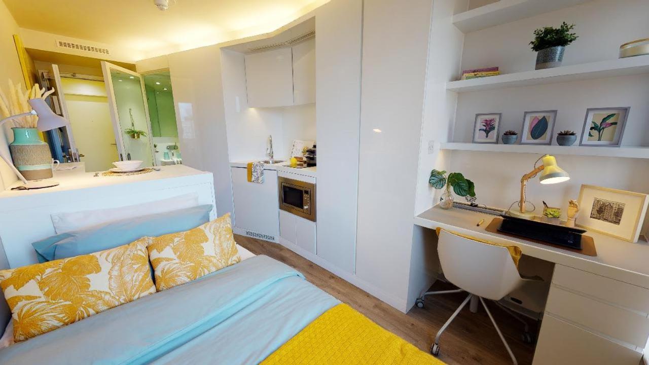 Apartment For Student Only Cosy In East Court At *