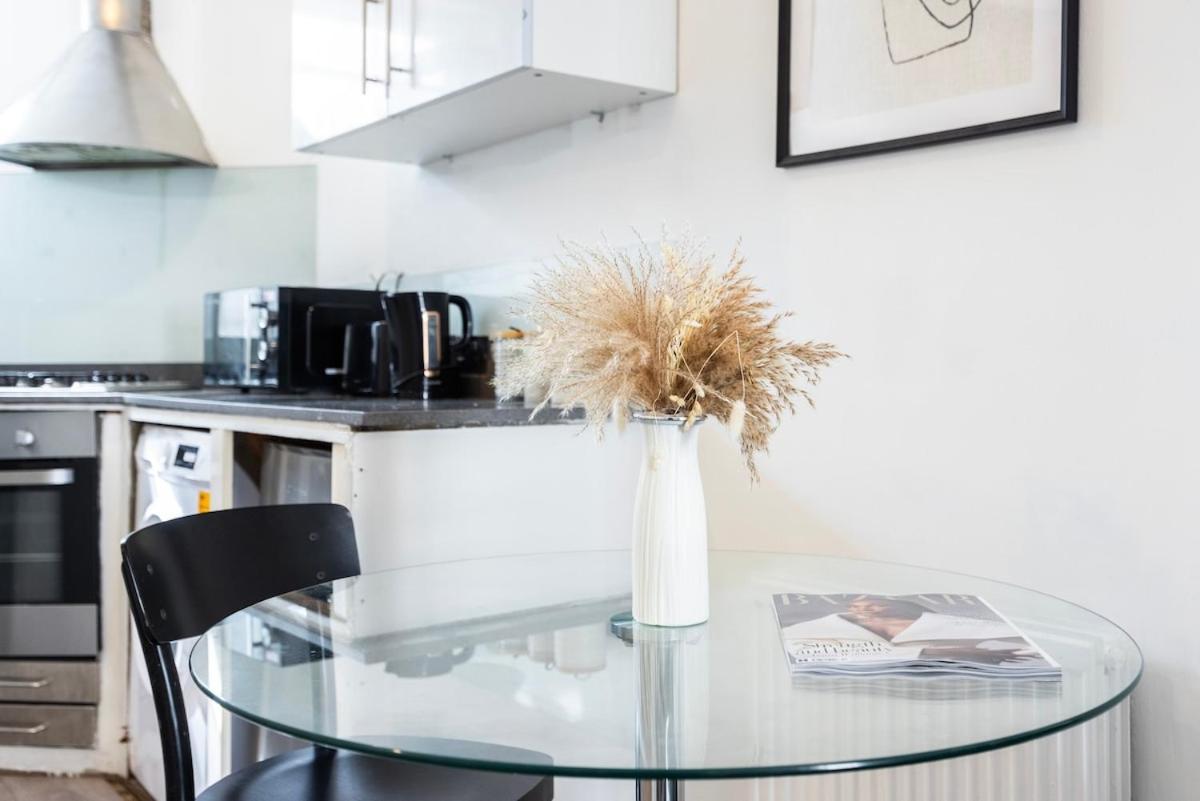 Classy 2 Bedroom Near Old Street Station Apartment London