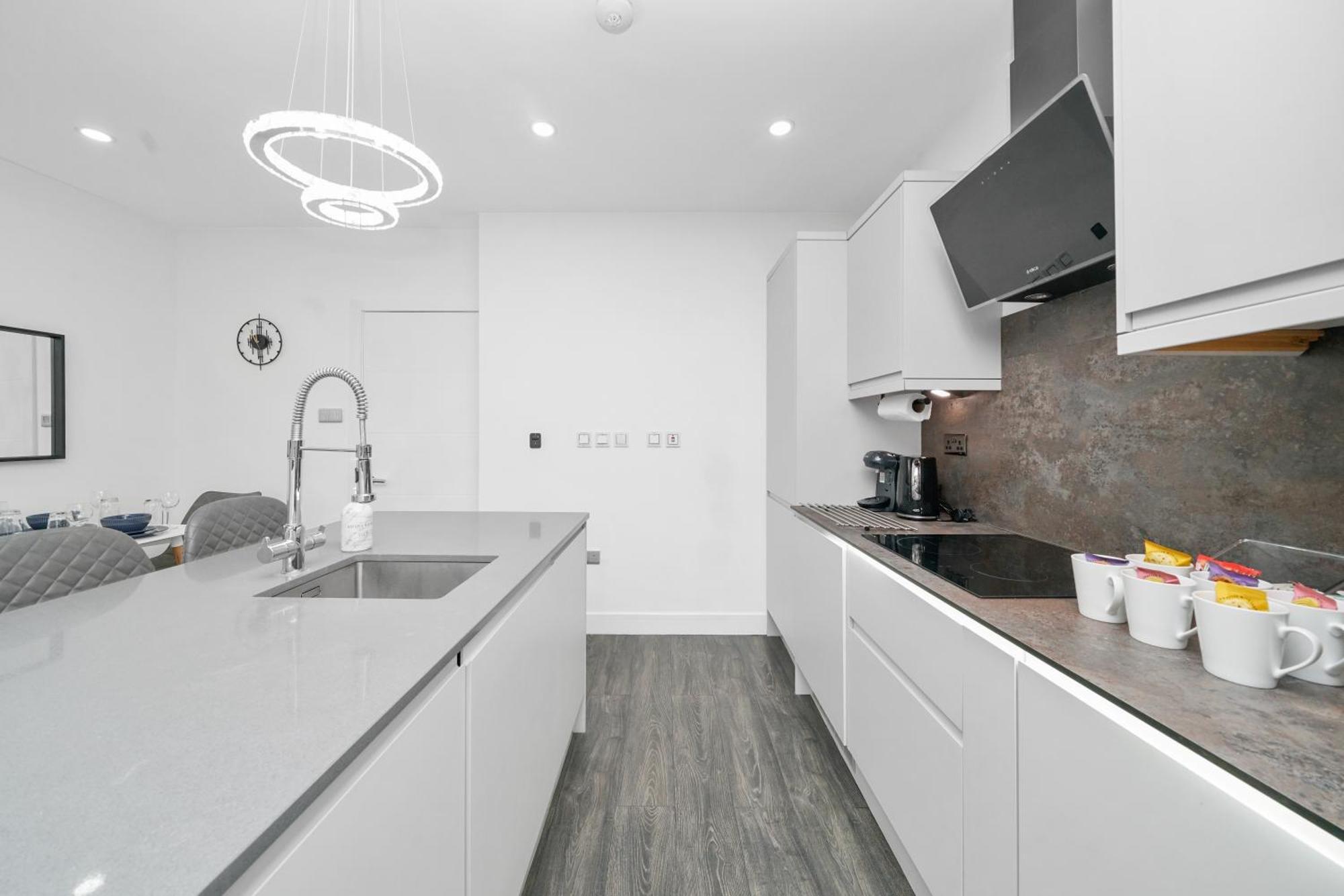 Skyline Tower Bridge Apartment