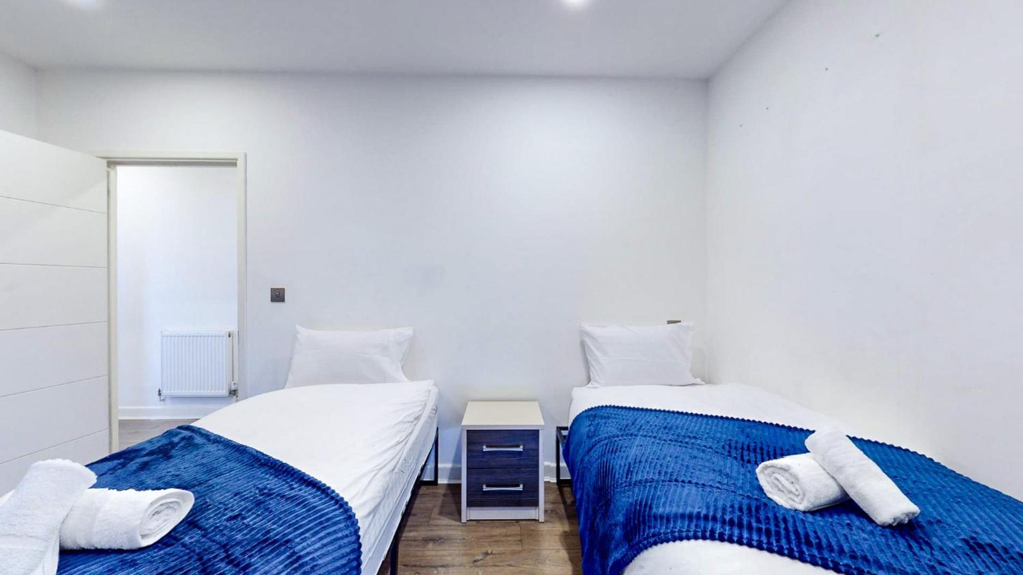 Spacious 8-person House Near Excel Free Parking Apartment *