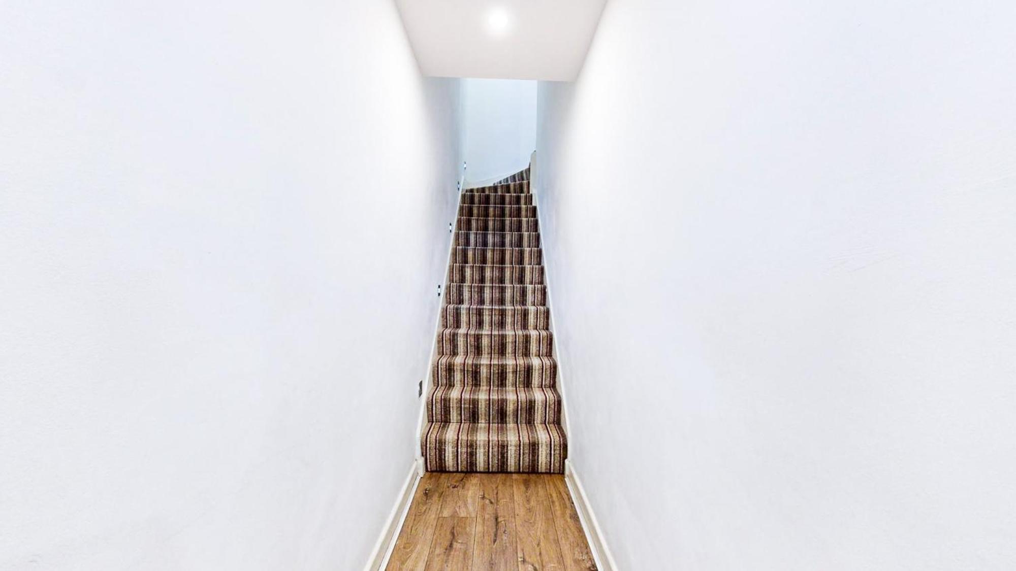 Spacious 8-person House Near Excel Free Parking *