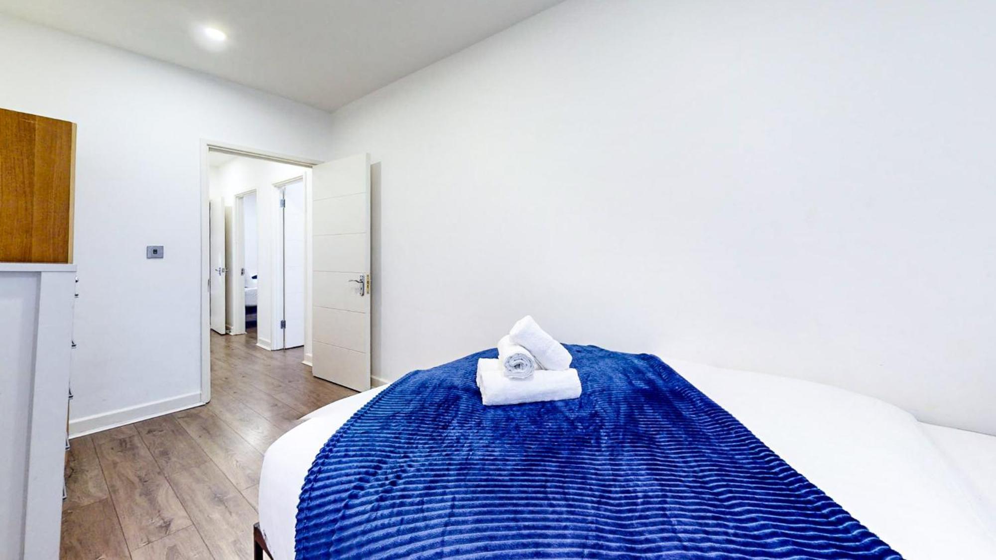Spacious 8-person House Near Excel Free Parking