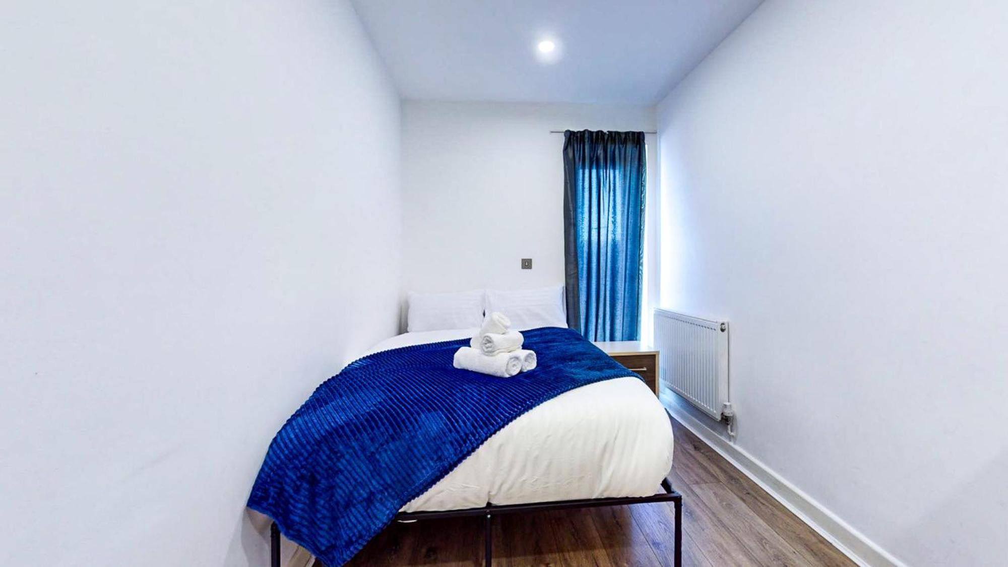 Spacious 8-person House Near Excel Free Parking Apartment