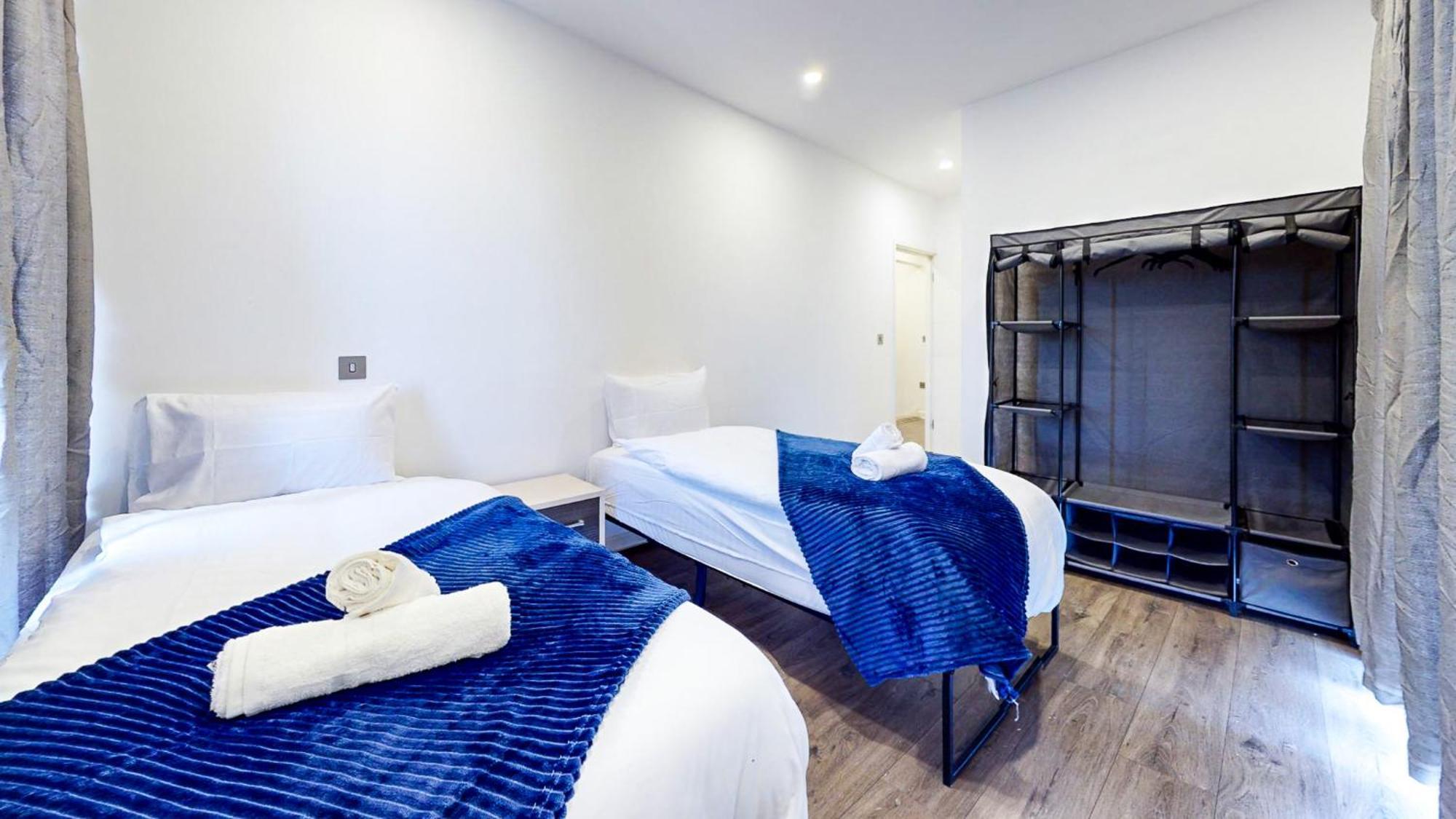 Spacious 8-person House Near Excel Free Parking Apartment *