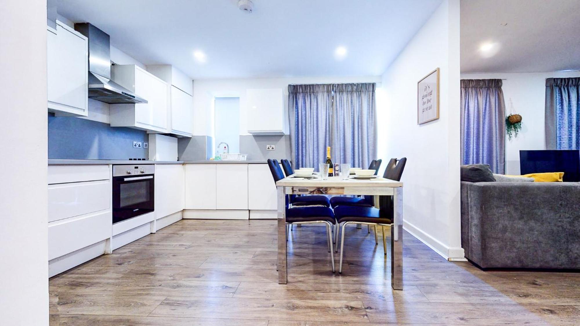 Spacious 8-person House Near Excel Free Parking * London