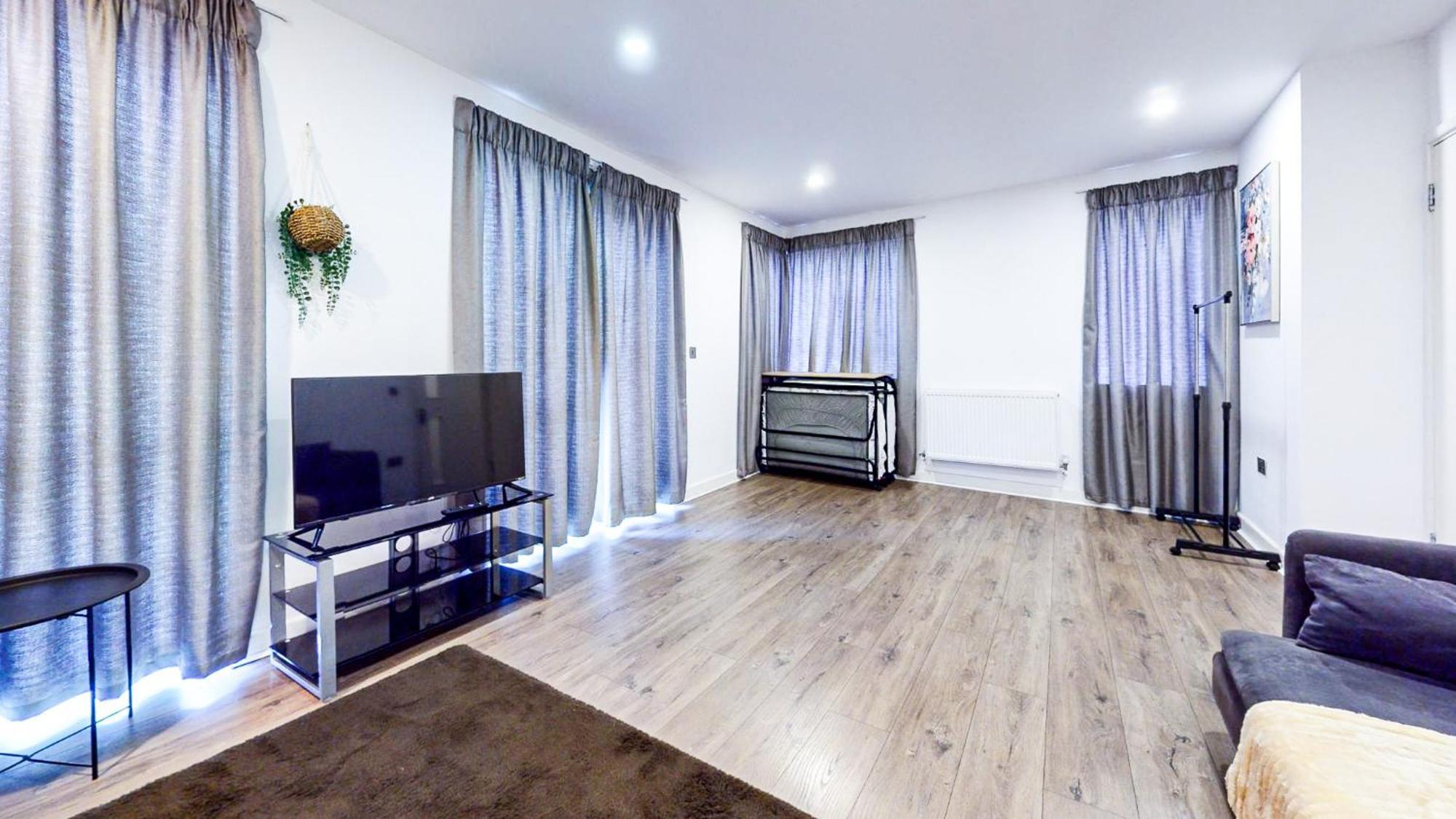 Apartment Spacious 8-person House Near Excel Free Parking London