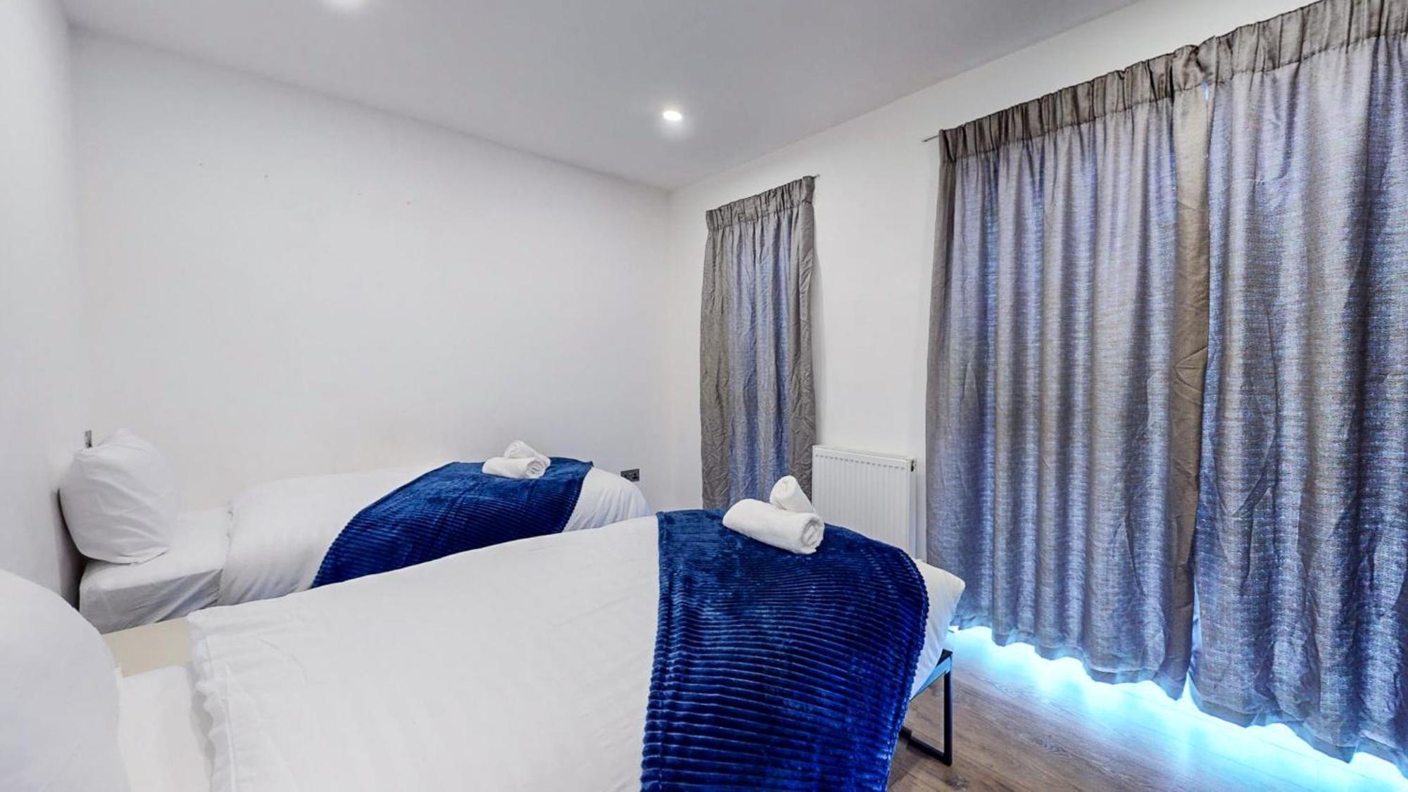 Spacious 8-person House Near Excel Free Parking Apartment *