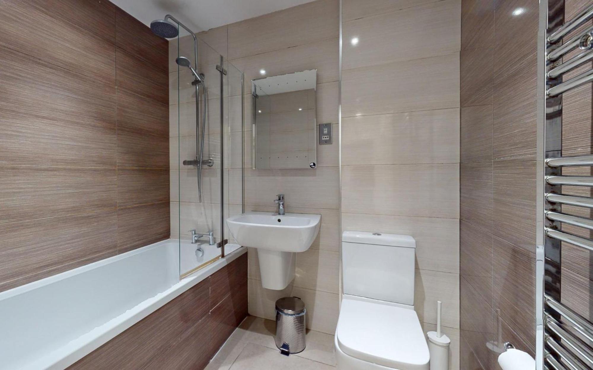 Spacious 8-person House Near Excel Free Parking London