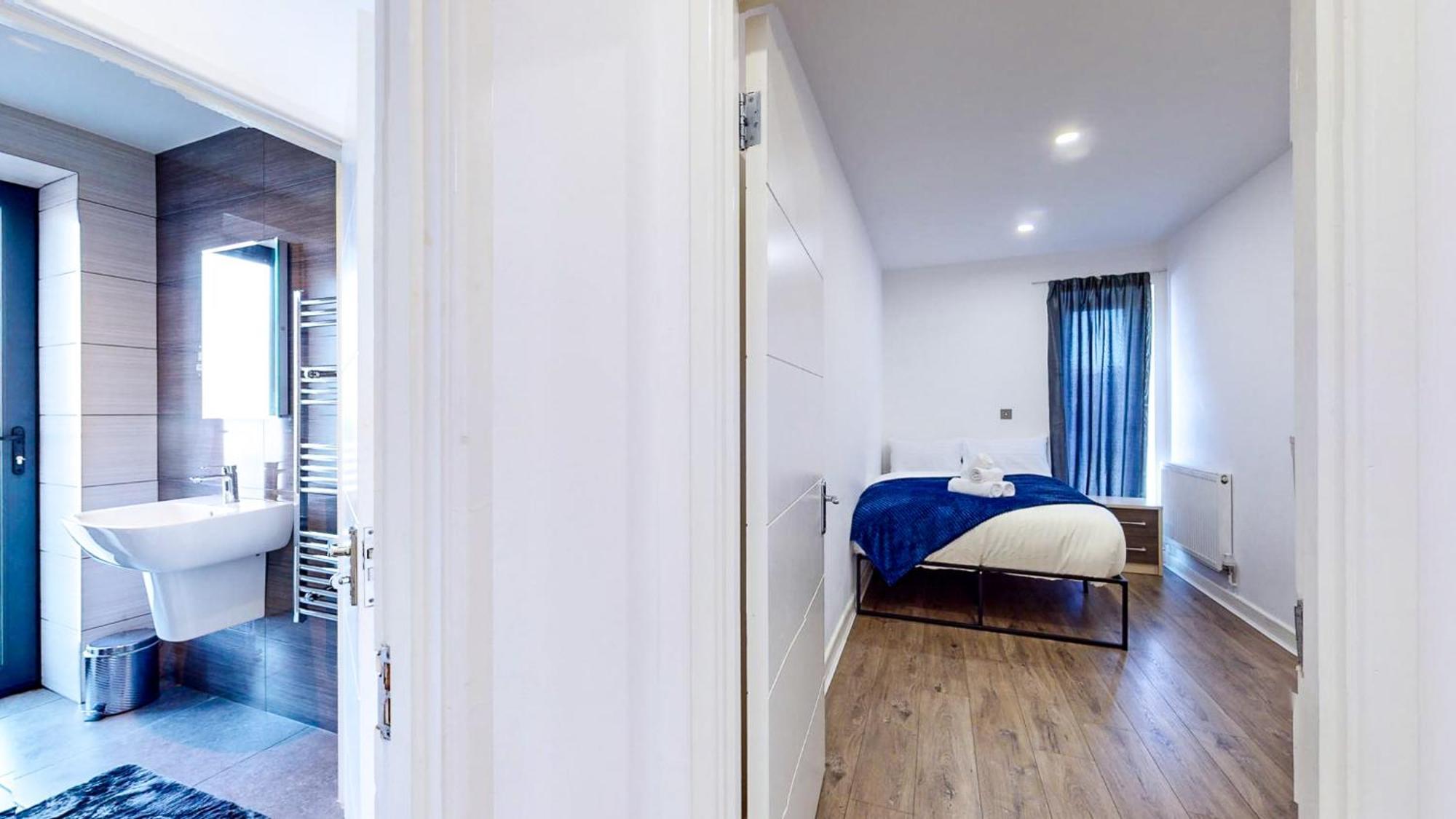 Spacious 8-person House Near Excel Free Parking