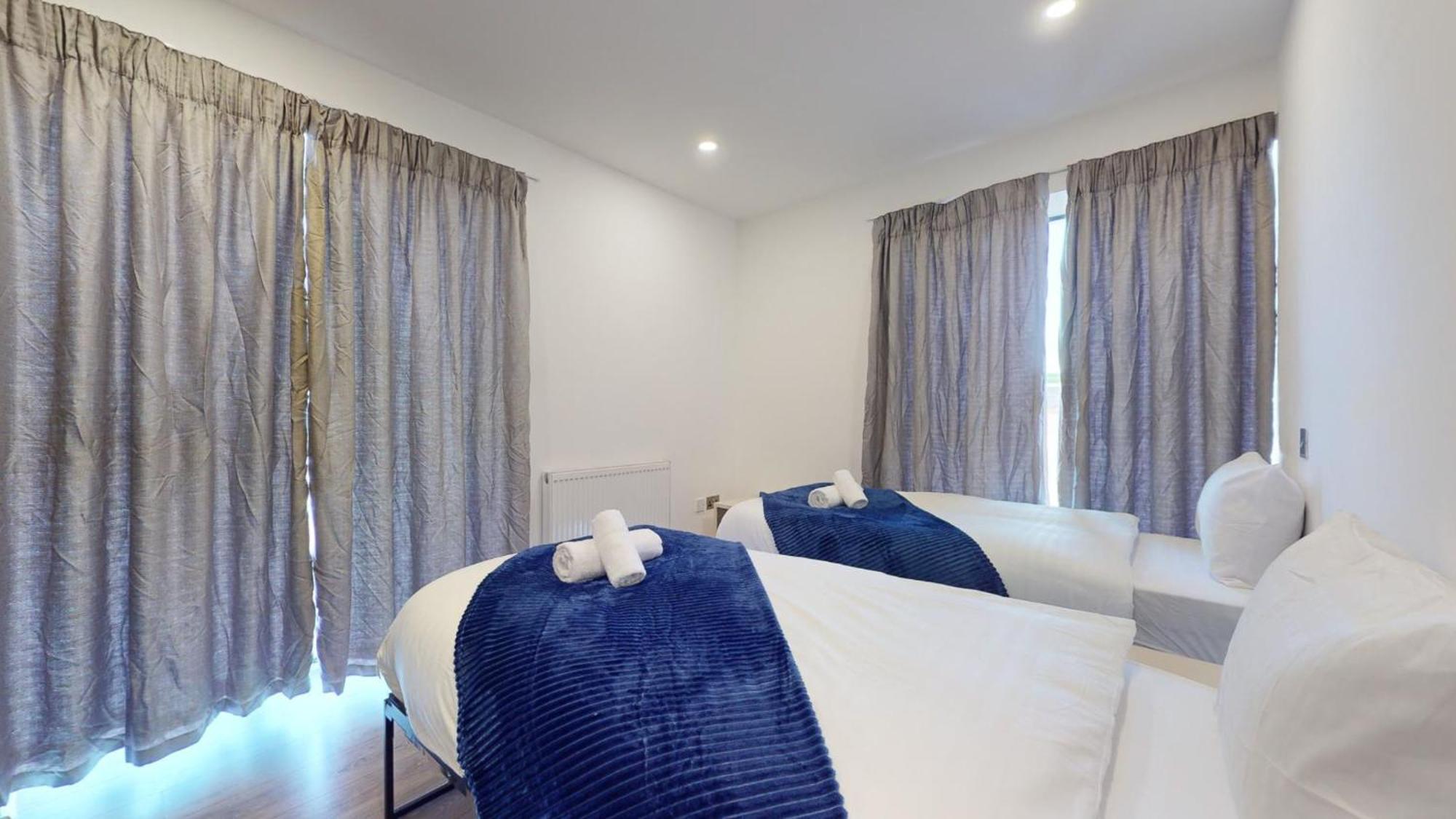 Spacious 8-person House Near Excel Free Parking
