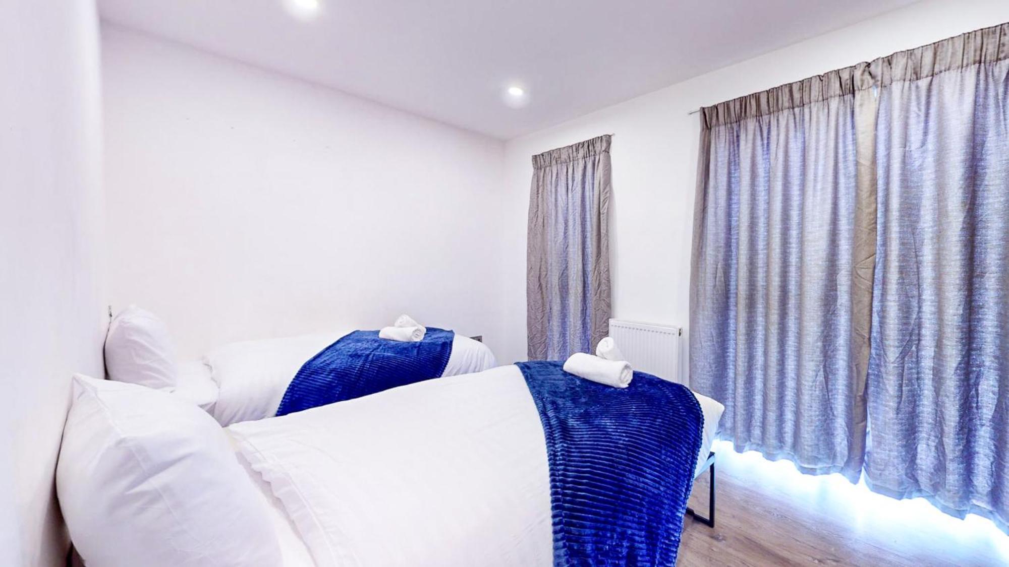 Spacious 8-person House Near Excel Free Parking *