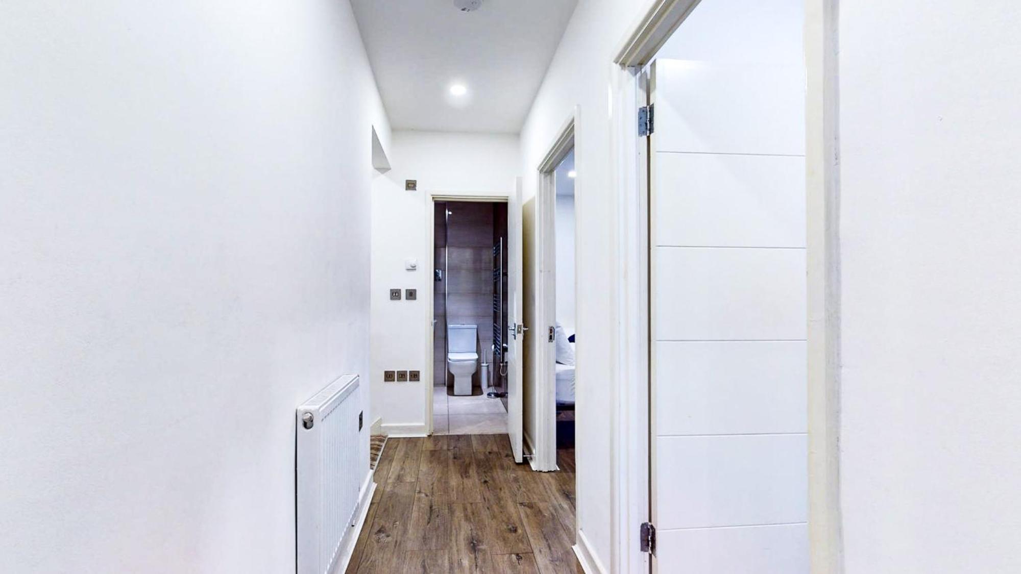Spacious 8-person House Near Excel Free Parking Apartment *