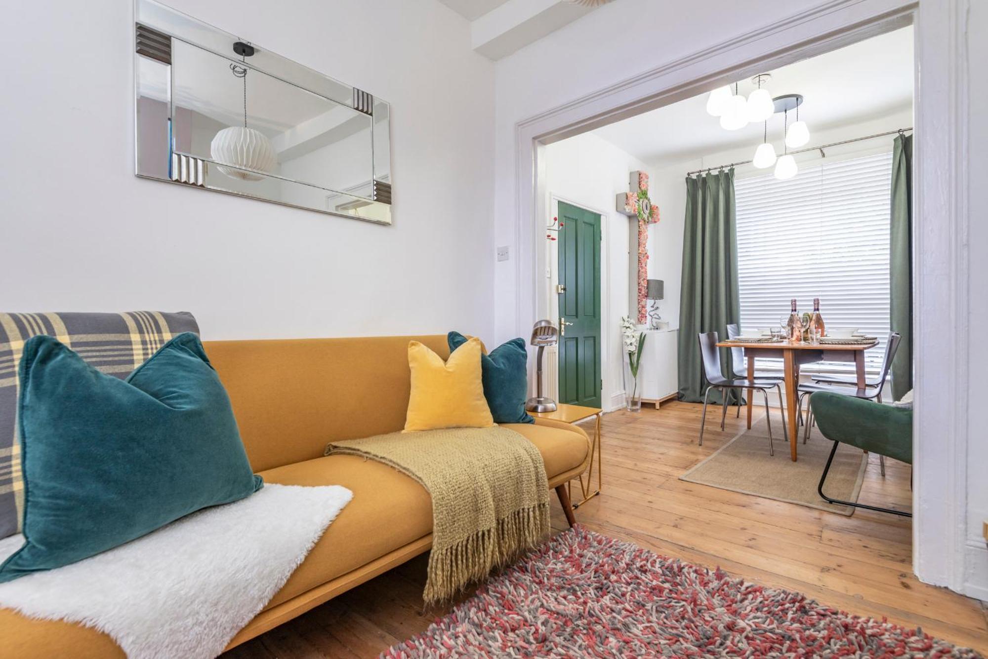 Chic 1-bed Garden Flat, London, Convenient For Tower Bridge, Great Public Transport * London