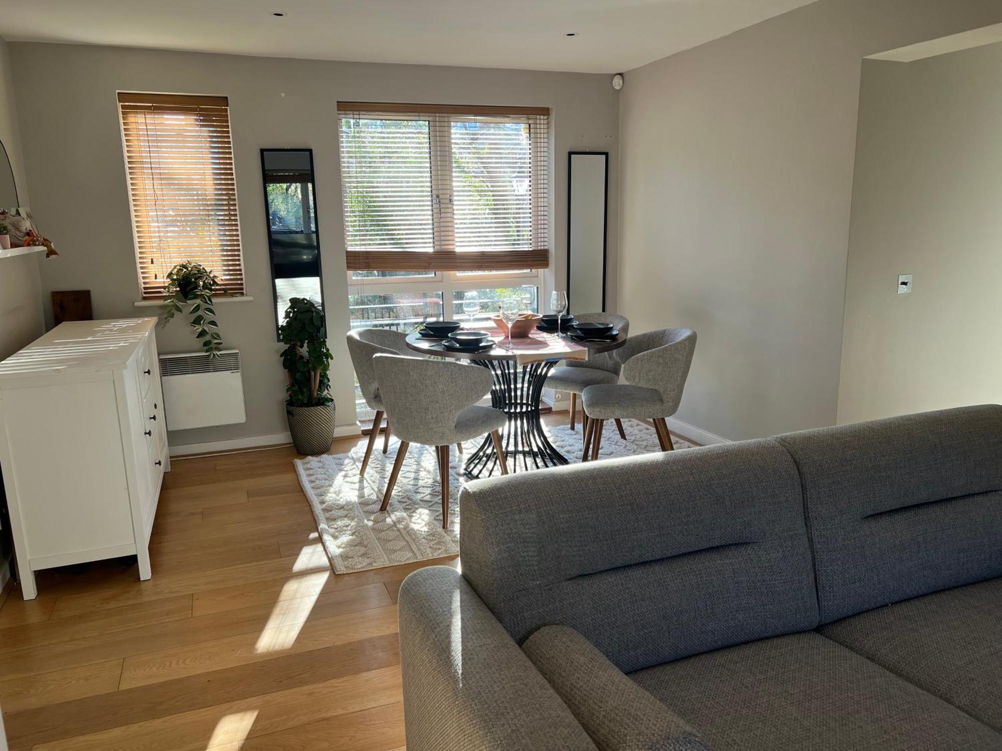 Homestay Comfortable In A Luxurious With Parking In Blackheath *
