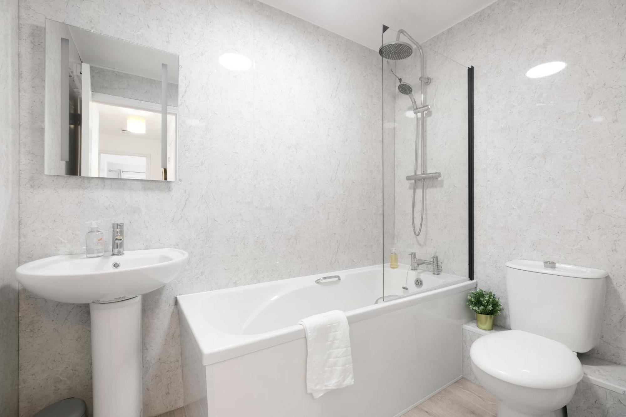 Charming 2-bedroom, 1-bathroom In Transom Square Apartment *