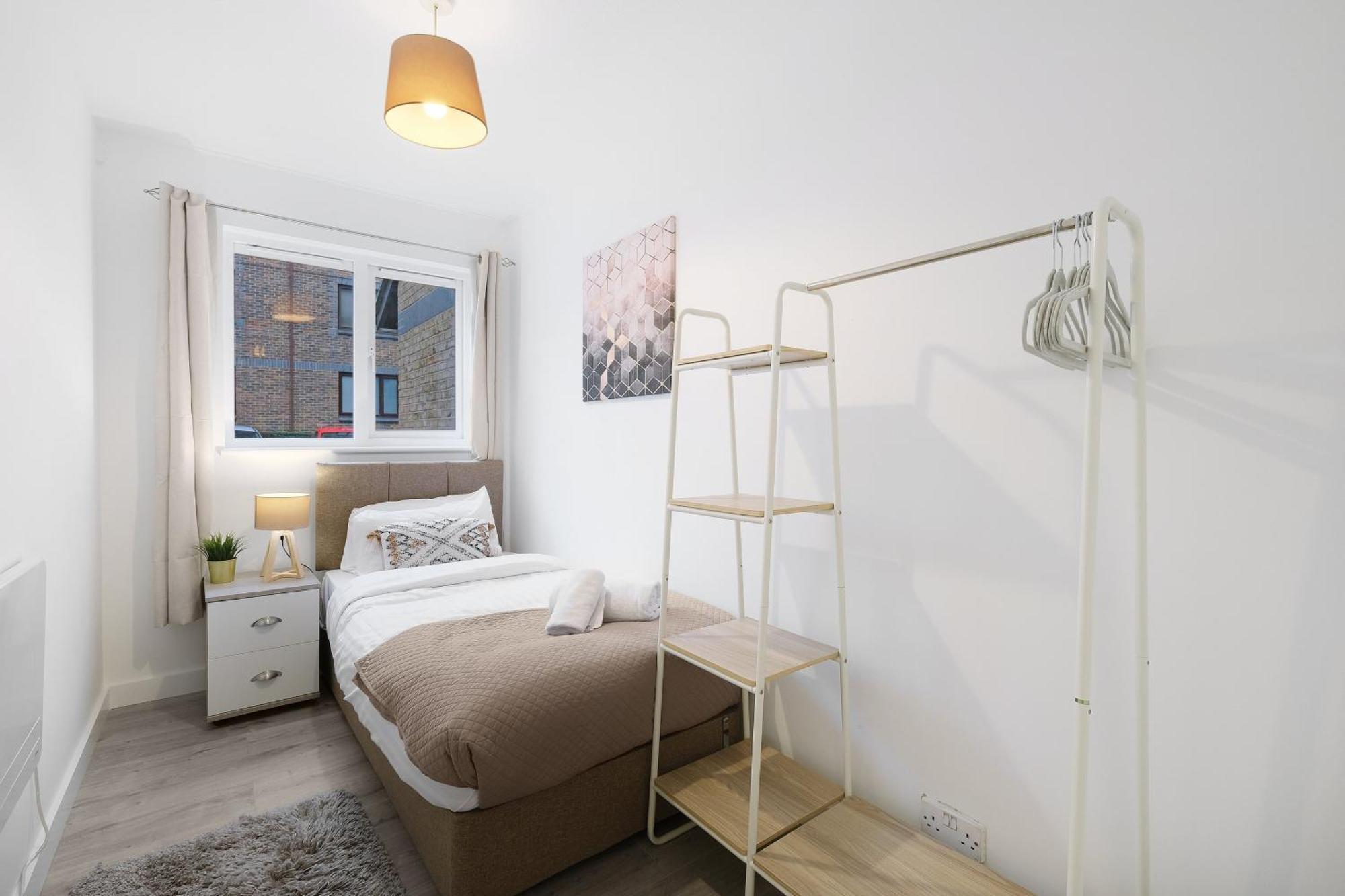 Charming 2-bedroom, 1-bathroom In Transom Square *