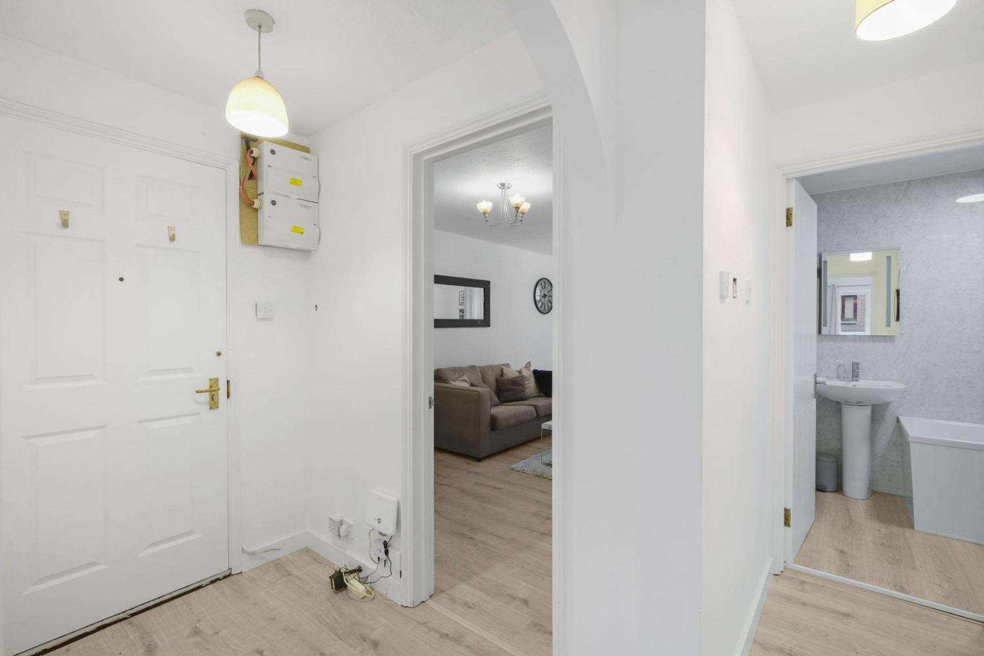 Charming 2-bedroom, 1-bathroom In Transom Square London