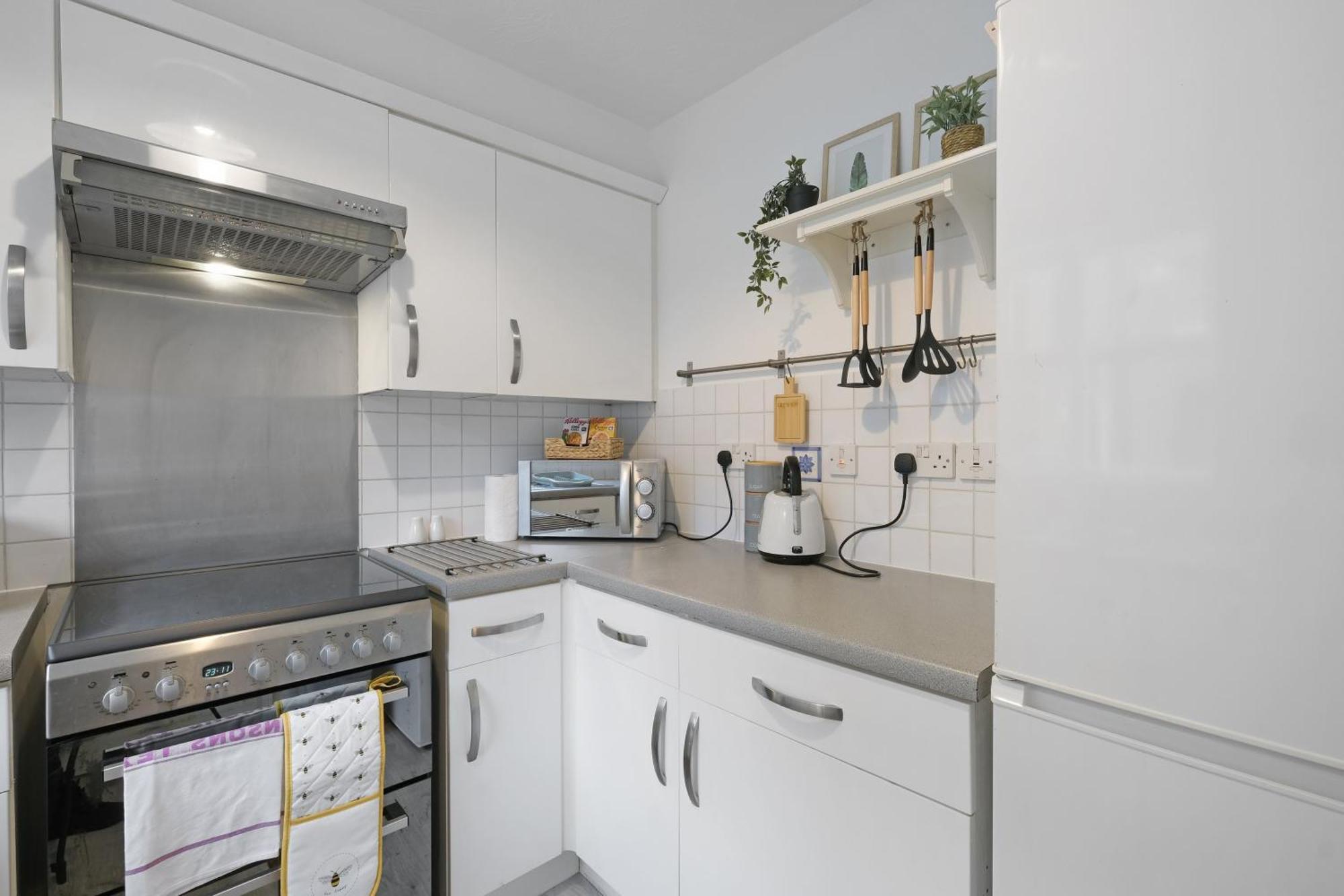Charming 2-bedroom, 1-bathroom In Transom Square Apartment
