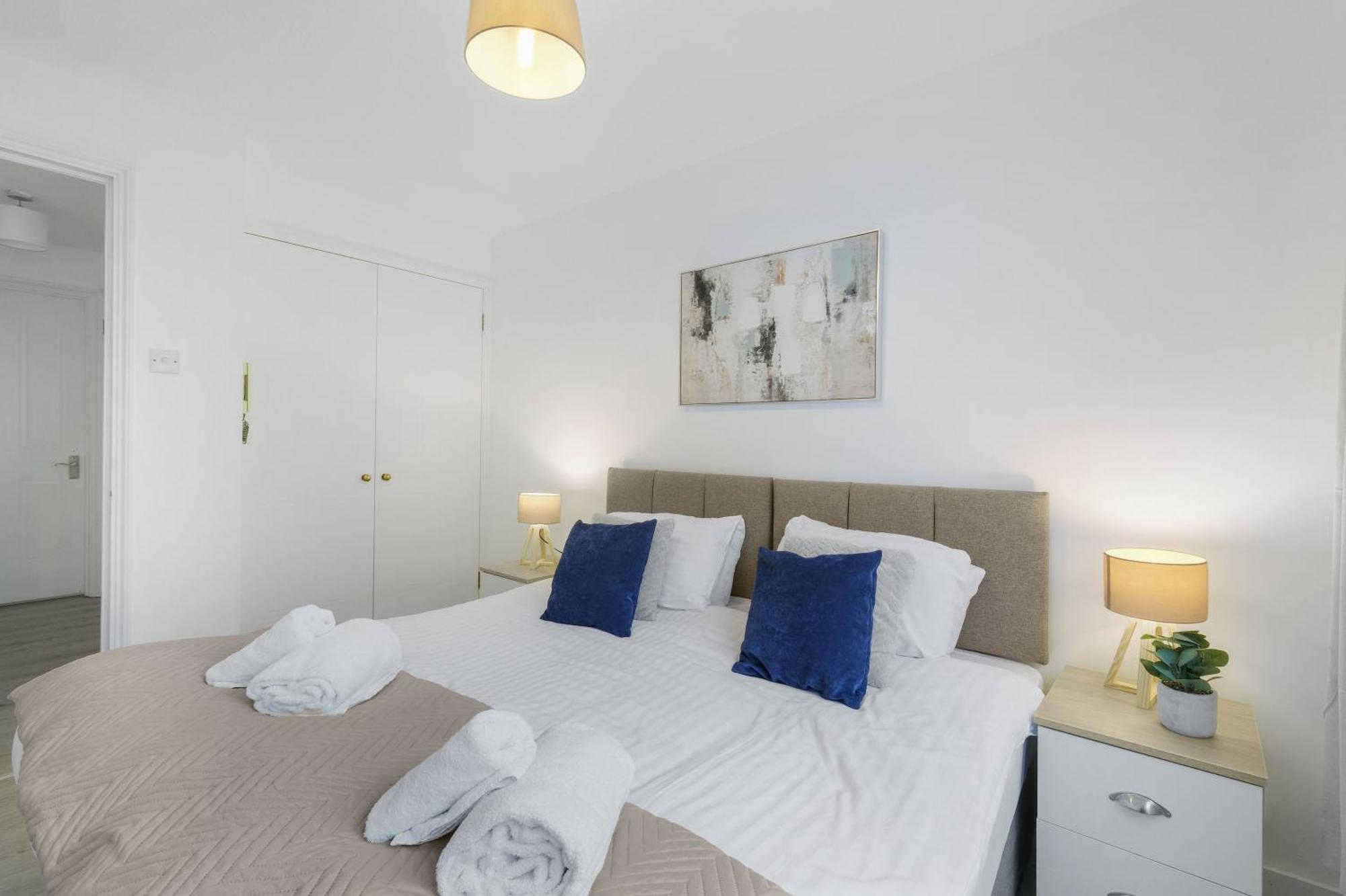 Charming 2-bedroom, 1-bathroom In Transom Square Apartment *