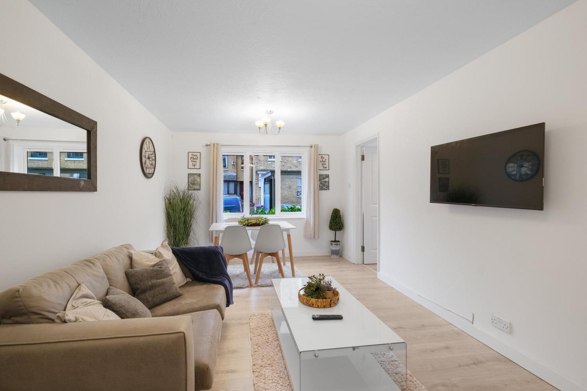 Apartment Charming 2-bedroom, 1-bathroom In Transom Square