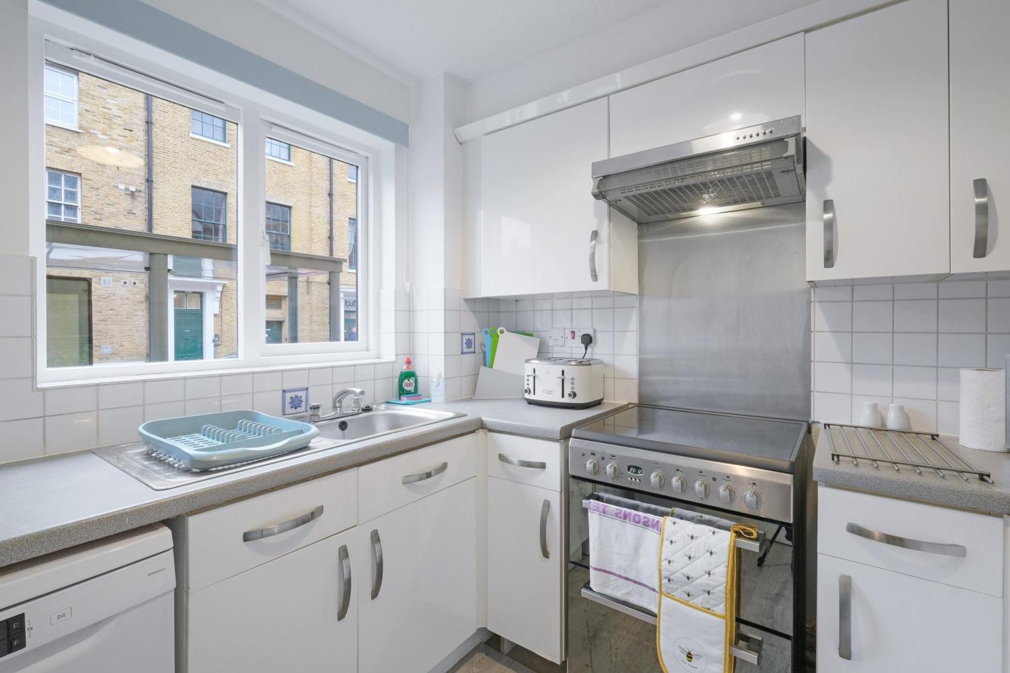 Apartment Charming 2-bedroom, 1-bathroom In Transom Square London