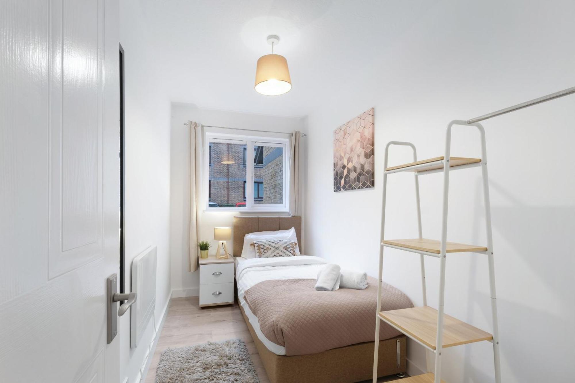 Charming 2-bedroom, 1-bathroom In Transom Square Apartment