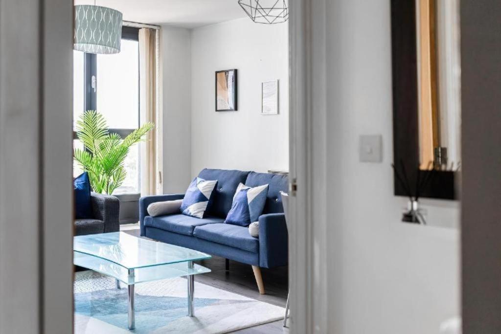 Apartment Lavish - Secure With Parking *
