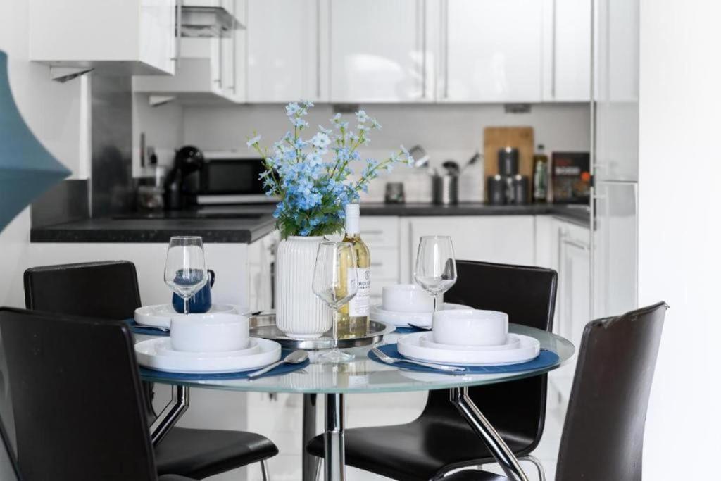 Apartment Lavish - Secure With Parking *