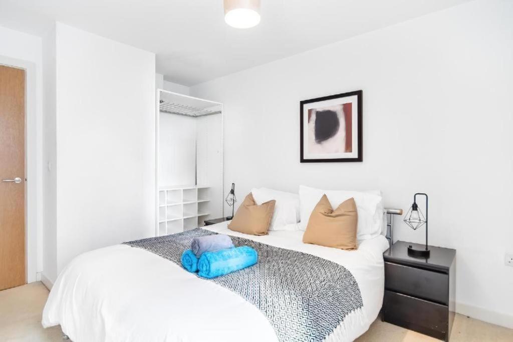 Lavish - Secure With Parking * London