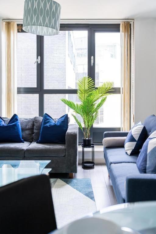 Lavish - Secure With Parking Apartment *